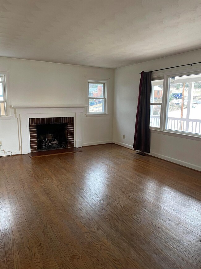 102 Robinhood Rd, Staunton, VA 24401 - photo 3