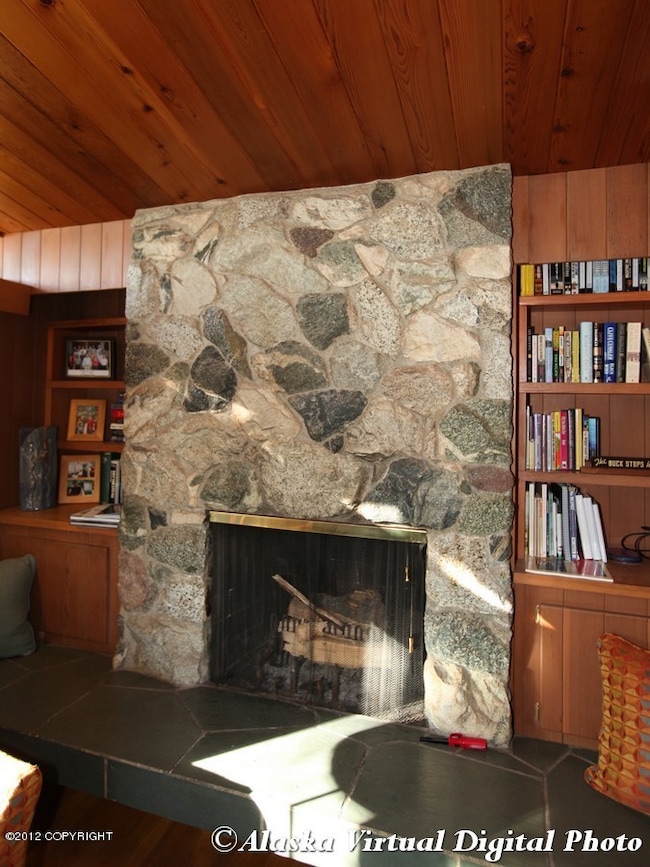 Living Rm w/Fireplace