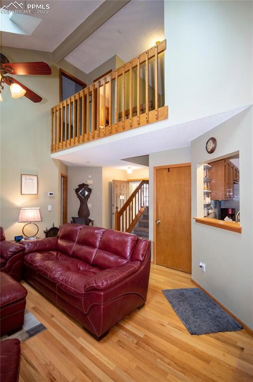 Vaulted Ceiling!