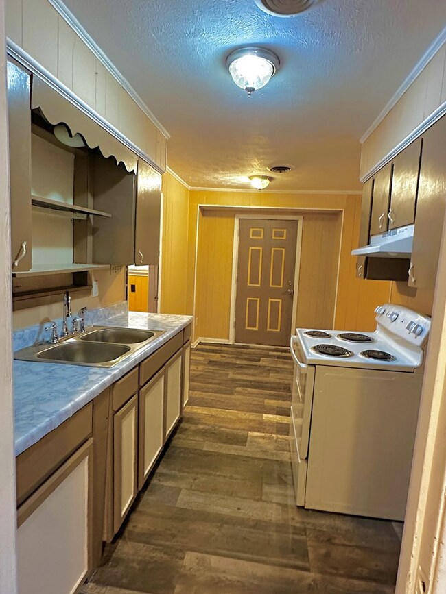 612 25th St, McComb, MS 39648 - photo 6