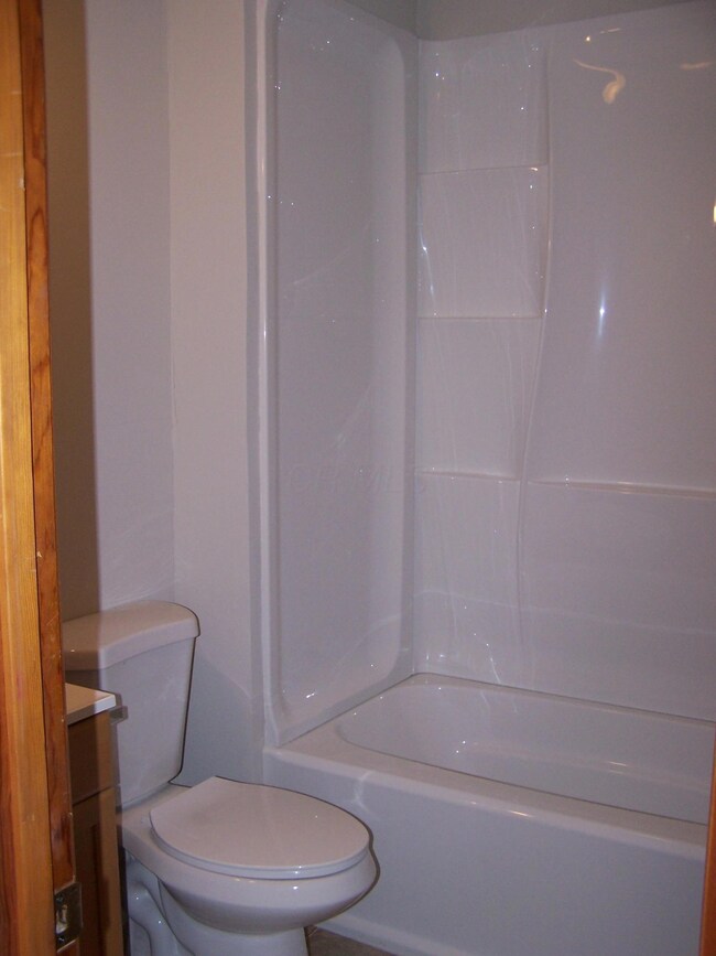 201 E 3rd St, Sugar Grove, OH 43155 - photo 7