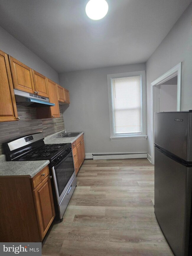 5526 N Mascher St unit 2ND FL REAR, Philadelphia, PA 19120 - photo 4