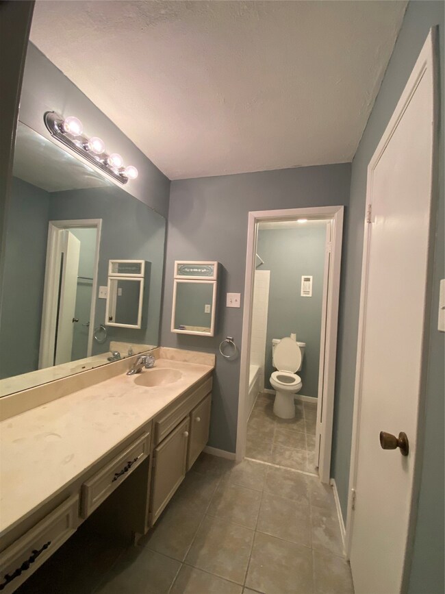 7813 Bateman Ln unit 7813, Houston, TX 77088 - photo 6