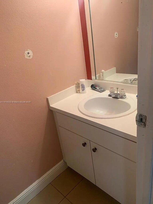 18051 NW 68th Ave unit L104, Hialeah, FL 33015 - photo 7
