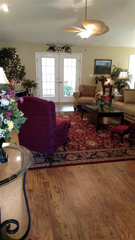 3316 Holt Cir, Pensacola, FL 32526 - photo 6