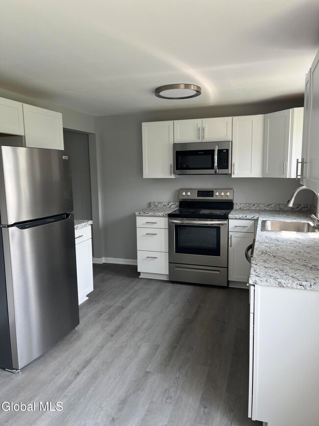 5 Bayberry Dr unit B, Latham, NY 12110 - photo 4