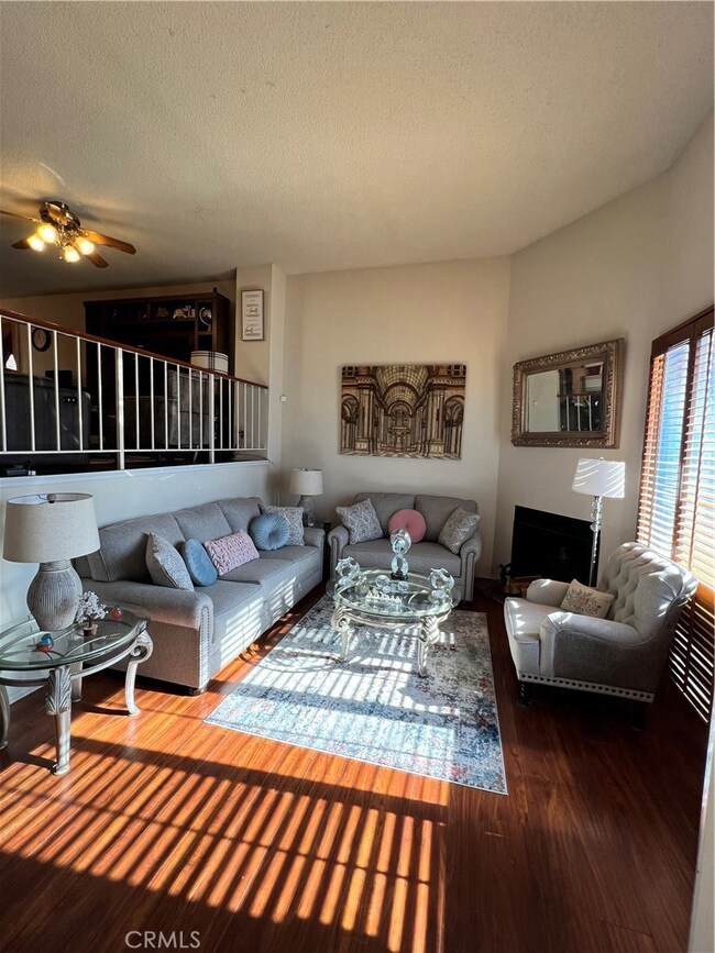 19230 Wyandotte St unit 14, Reseda, CA 91335 - photo 6