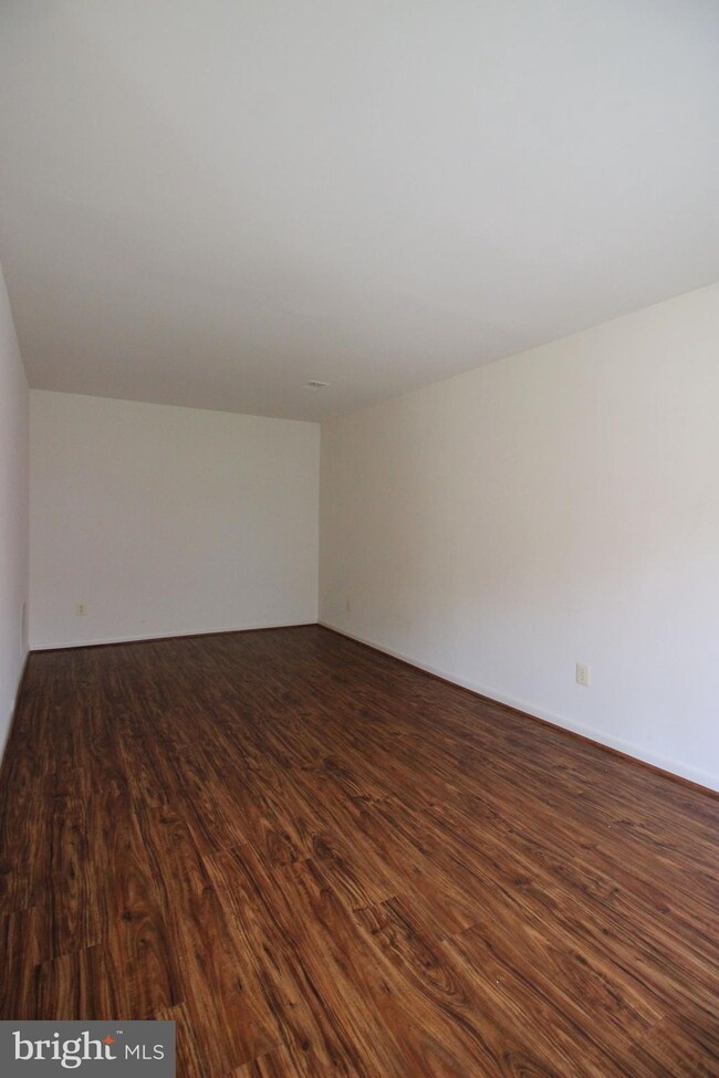 9636 Hagel Cir unit E, Lorton, VA 22079 - photo 3