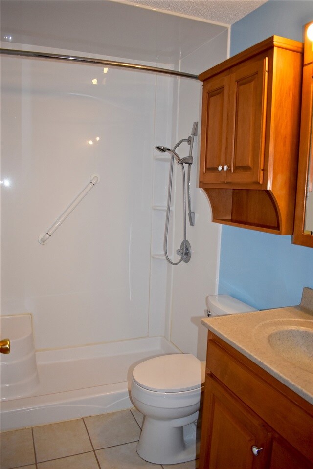 4011 Jodi Dr, Waterloo, IA 50701 - photo 6