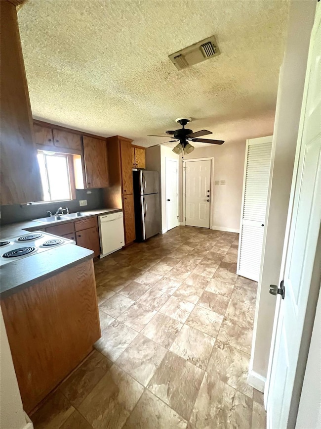 1610 Elizabeth St, Gainesville, TX 76240 - photo 6