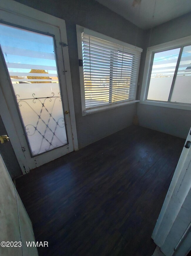 505 W Maple St, Winslow, AZ 86047 - photo 2