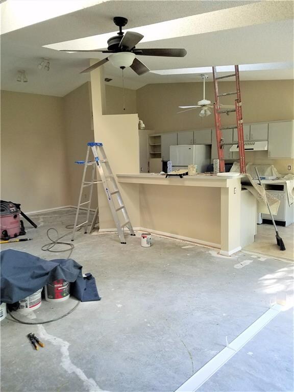 8115 Lesia Cir, Orlando, FL 32835 - photo 2