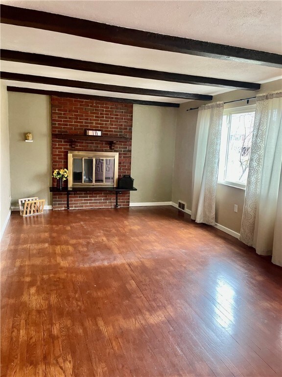 Living Room with gas fireplace