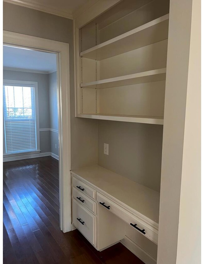Butler's pantry between formal dining and kitchen