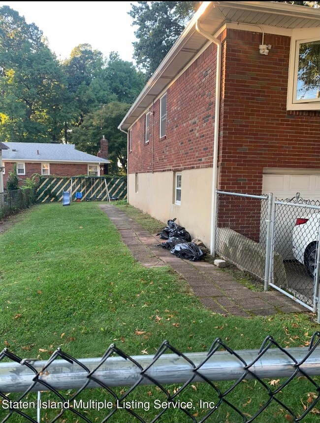 39 Glenwood Place, Staten Island, NY 10310 - photo 3