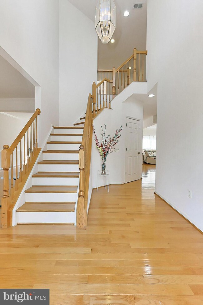 14305 Fallsmere Cir, Gainesville, VA 20155 - photo 2