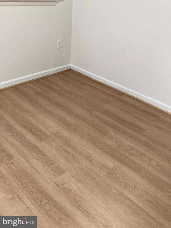 8718 Village Square Dr unit 11/8718, Alexandria, VA 22309 - photo 3