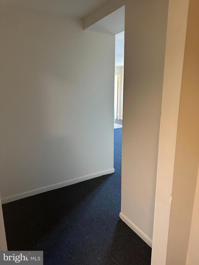 4522 Baker St unit 8, Philadelphia, PA 19127 - photo 4