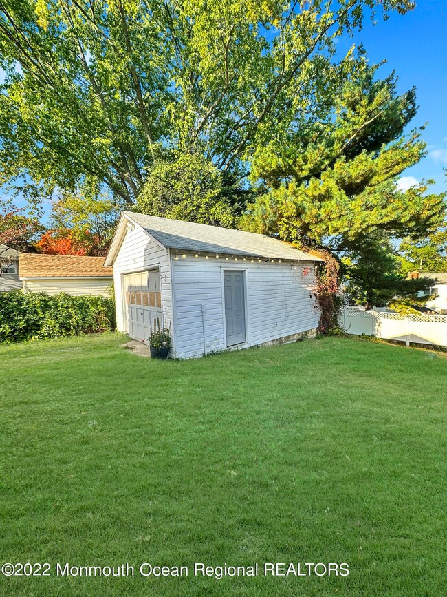 63 Walnut Ave, Red Bank, NJ 07701 - photo 4