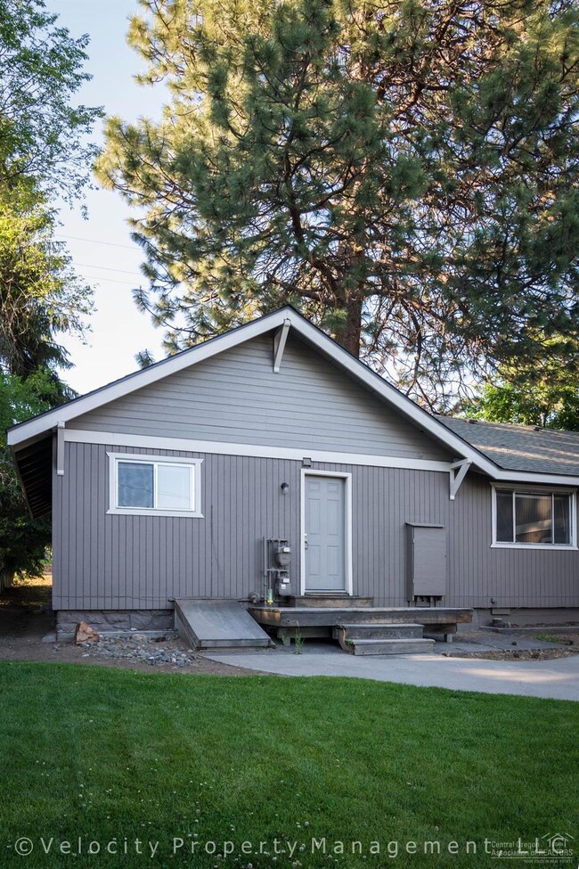 1021 NW Portland Ave, Bend, OR 97701 - photo 2