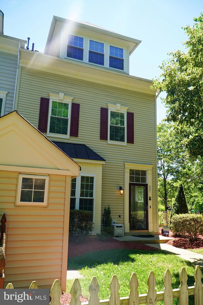 801 Estuary Dr, Odenton, MD 21113 - photo 2