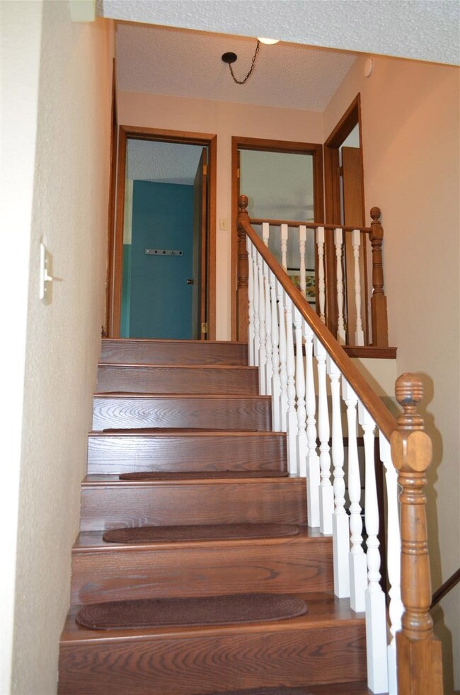 3906 Monterey Dr, Waterloo, IA 50701 - photo 6