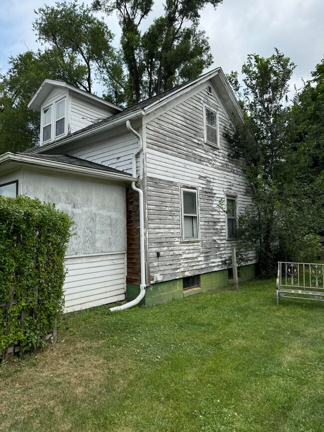 721 Caton