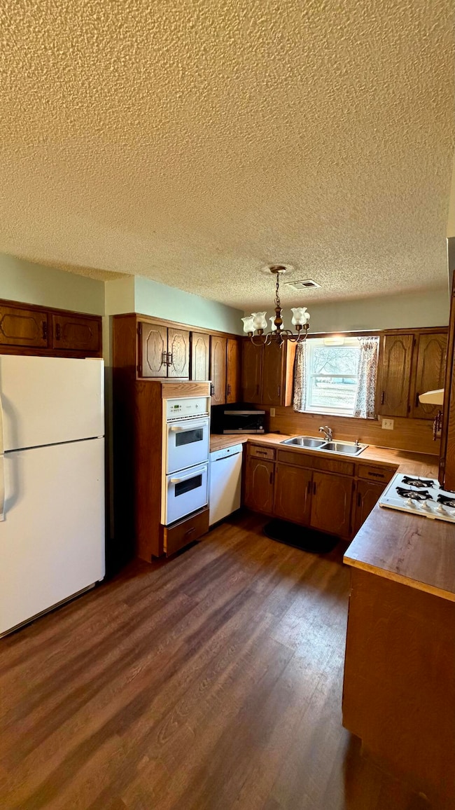 1006 Cambridge Ct, Miami, OK 74354 - photo 6