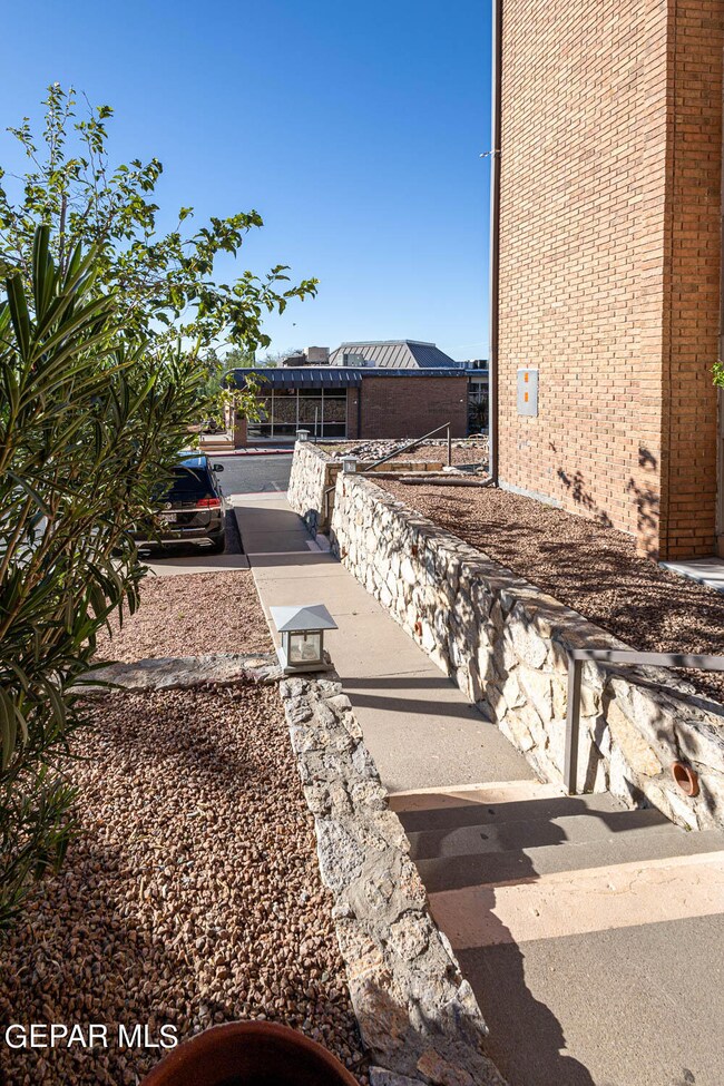4433 N Stanton E 103-6