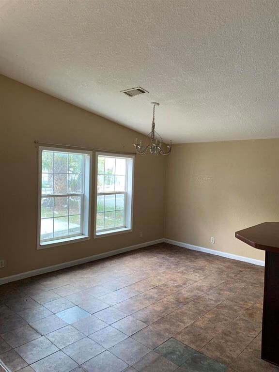 720 22 Dining Area