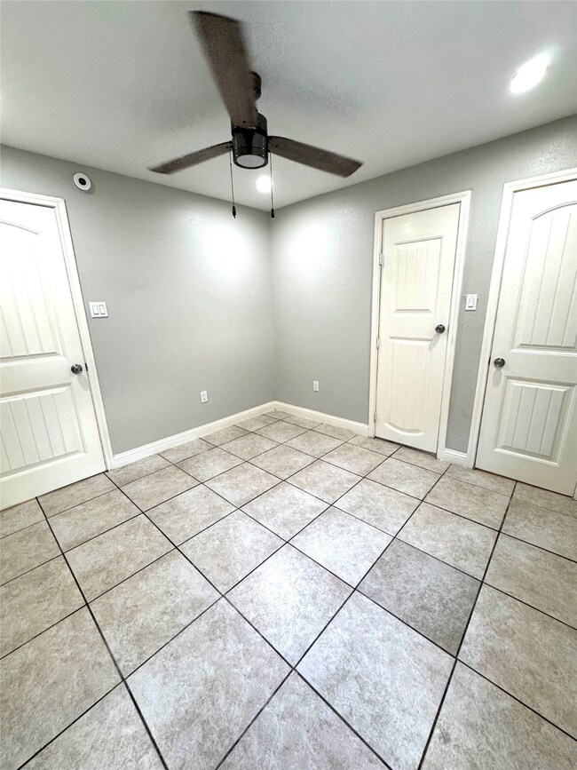 7309 Moline St unit A, Houston, TX 77087 - photo 5