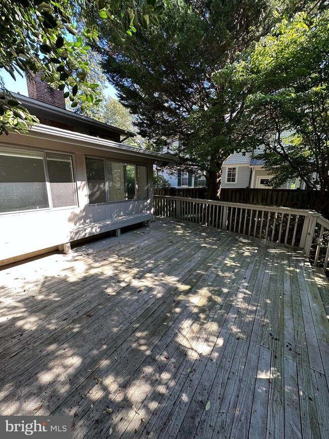 11014 Kenilworth Ave, Garrett Park, MD 20896 - photo 2