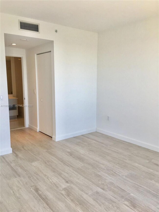 55 SW 9th St unit 4005, Miami, FL 33130 - photo 6