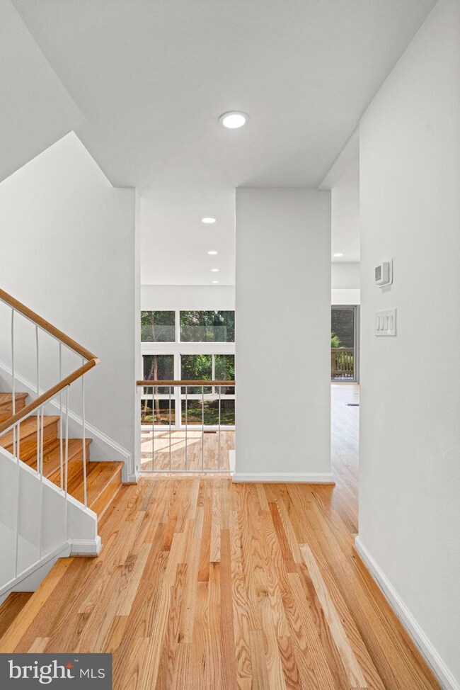 11446 Links Dr, Reston, VA 20190 - photo 6