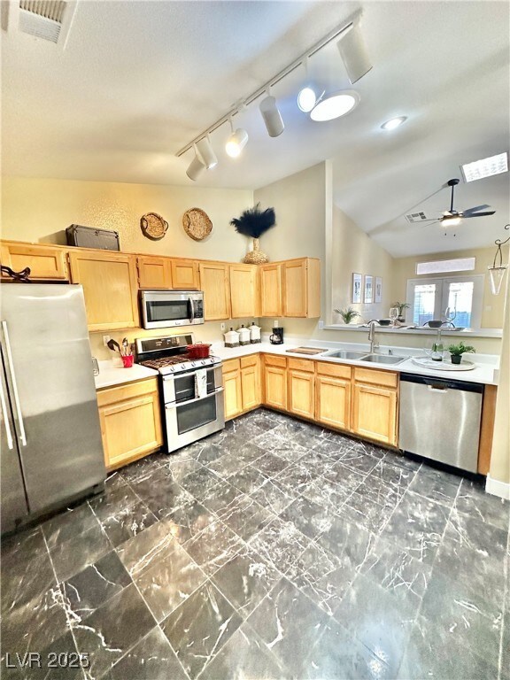 SUPER SPACIOUS KITCHEN.