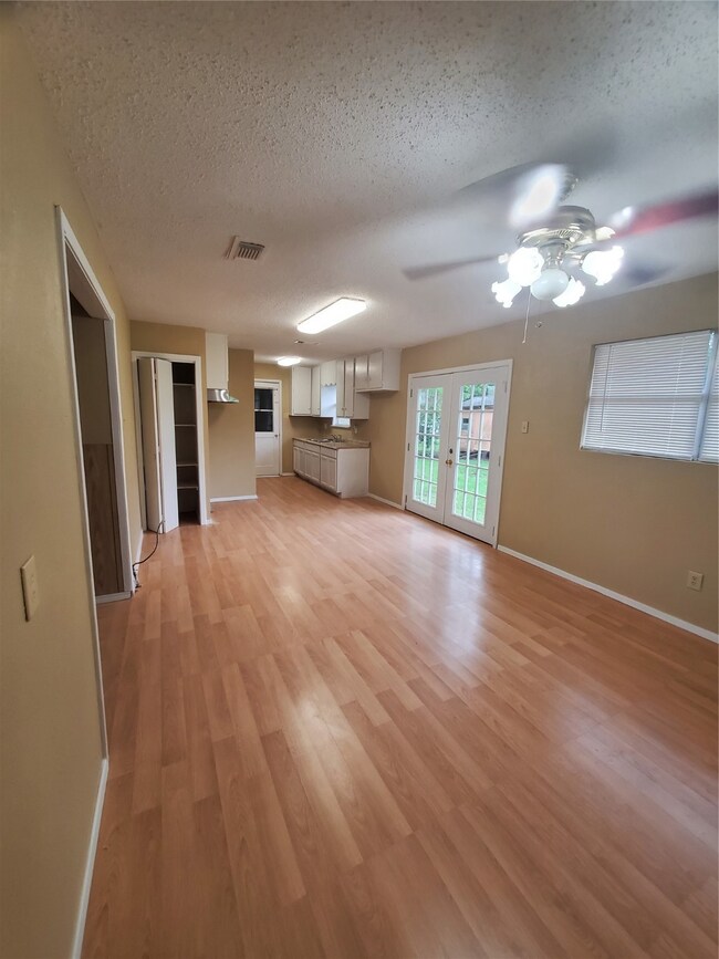 154 Winding Way S, Bay City, TX 77414 - photo 6