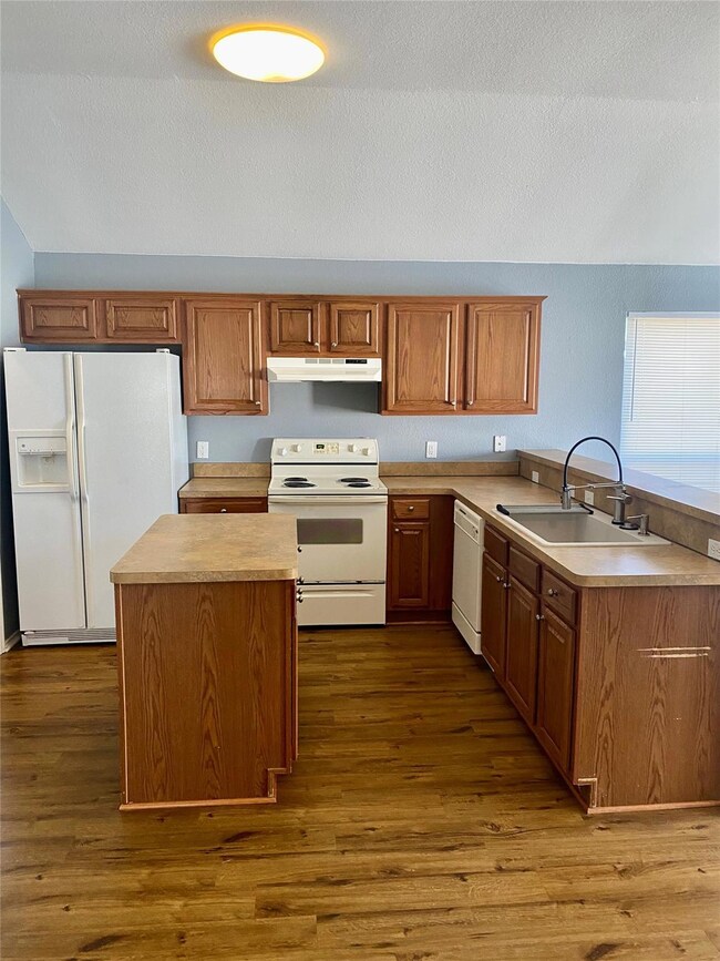 203 Jacinth Ln, Granbury, TX 76049 - photo 5