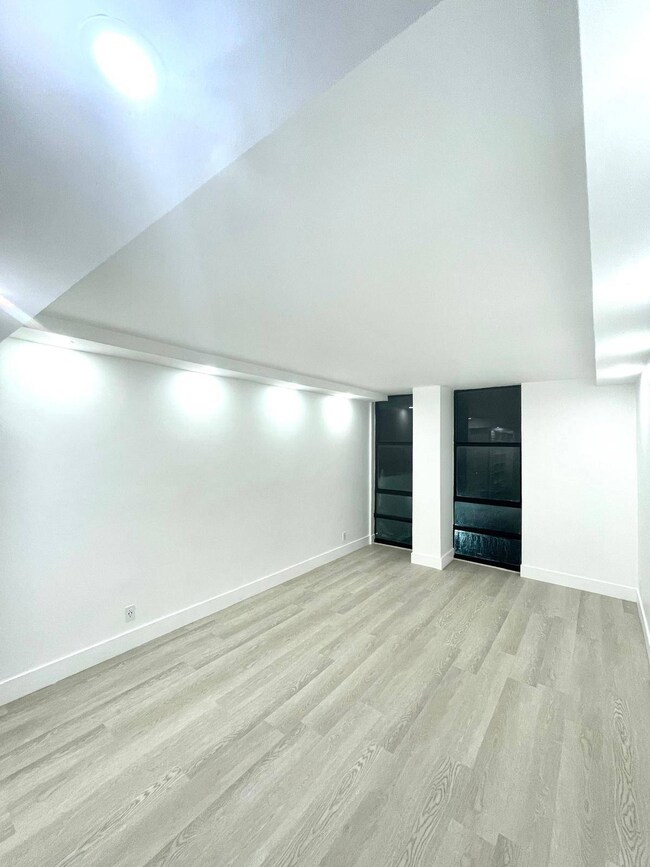 The Imperial Terrace unit 505, Hialeah, FL 33012 - photo 2