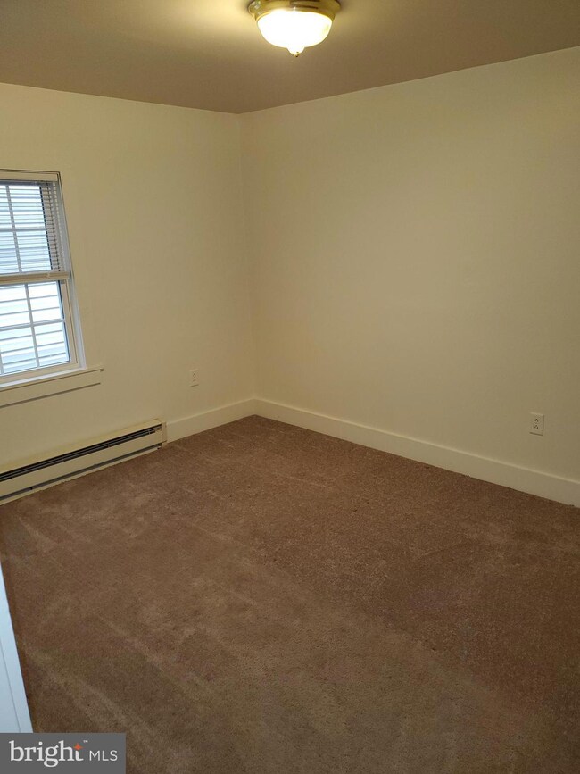 105 S Railroad Ave, New Holland, PA 17557 - photo 6