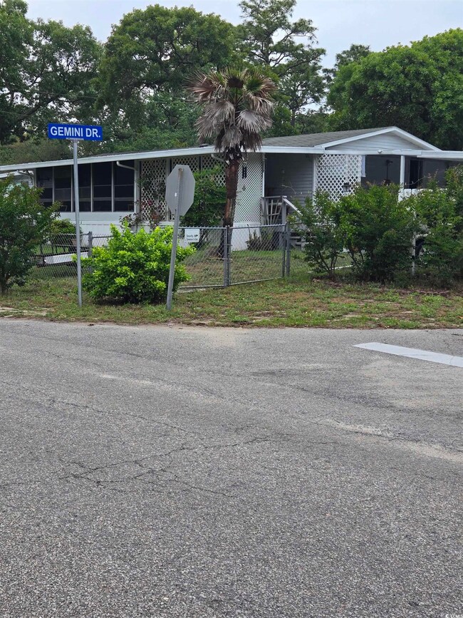 View of manufactured / mobile home