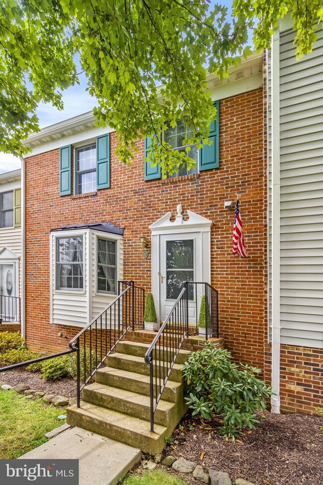 267 Fairfield Dr, Warrenton, VA 20186 - photo 2