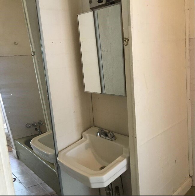 2711 W Walker St unit 102, Denison, TX 75020 - photo 5