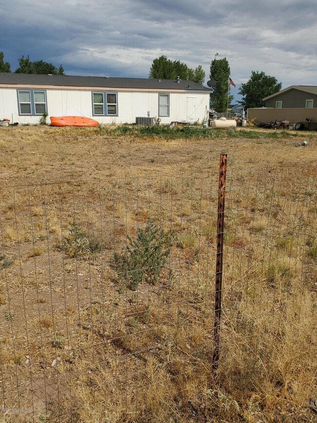 24270 N Cleveland St, Paulden, AZ 86334 - photo 5