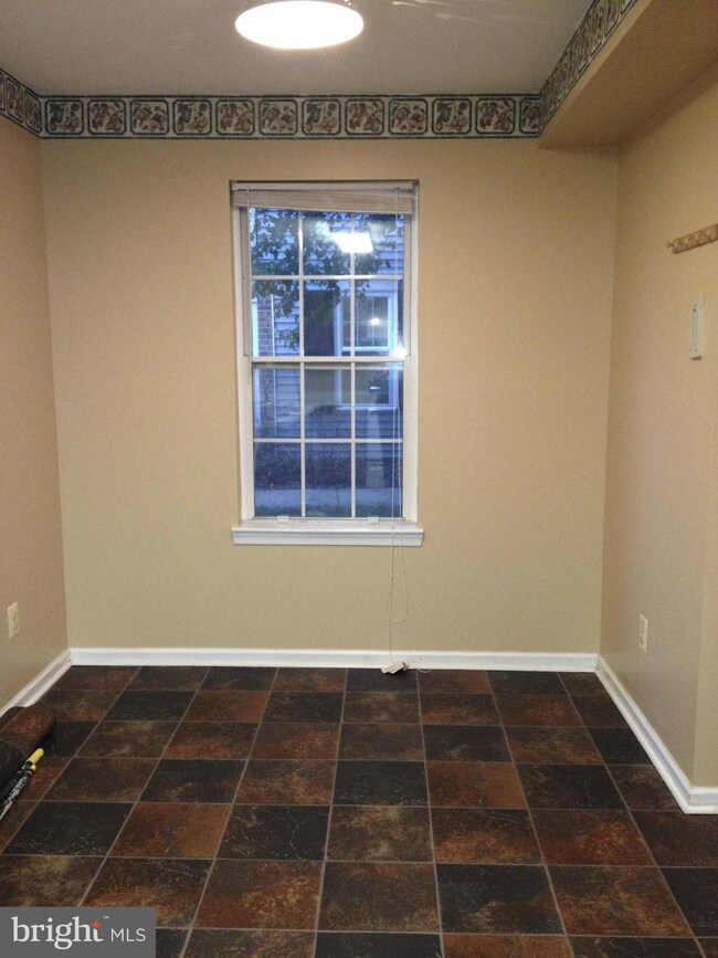 16302 Taconic Cir unit 100C, Dumfries, VA 22025 - photo 7