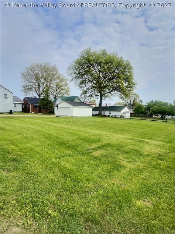 1444 Smith St, Milton, WV 25541 - photo 2