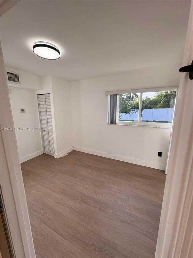 1540 NE 118th St unit B, Miami, FL 33161 - photo 6