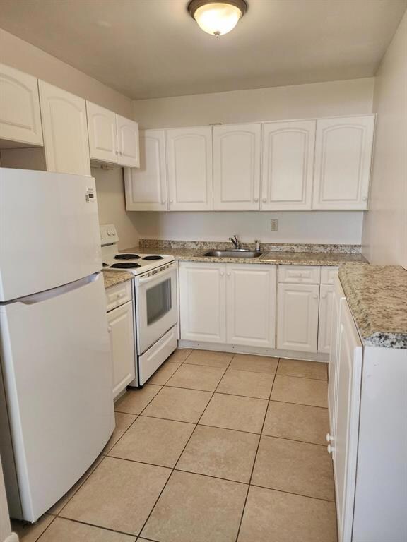 226 Norwich J, West Palm Beach, FL 33417 - photo 4