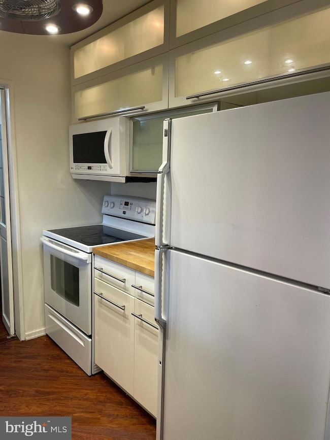 2612B Auburn Ct, Mount Laurel, NJ 08054 - photo 3