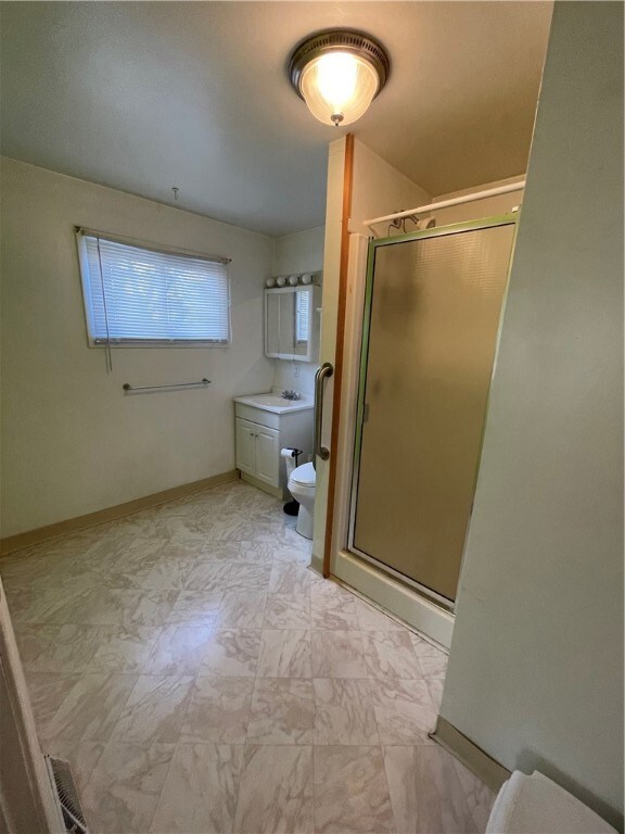 first floor bathroom.  Gr