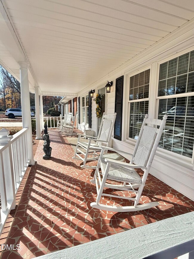 424 Tanglewood Cir, Roxboro, NC 27573 - photo 2